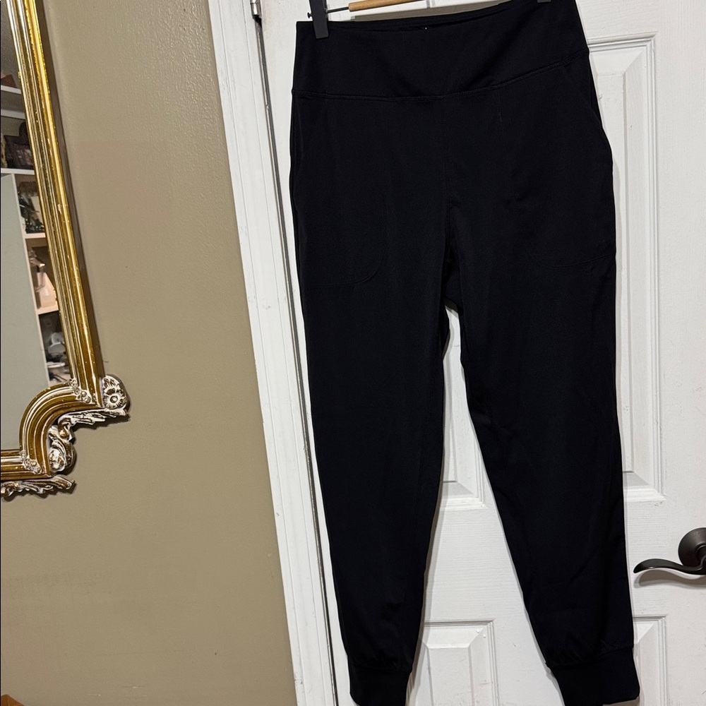 Soothfeel Sleek Black Women's Joggers Size 27.5M